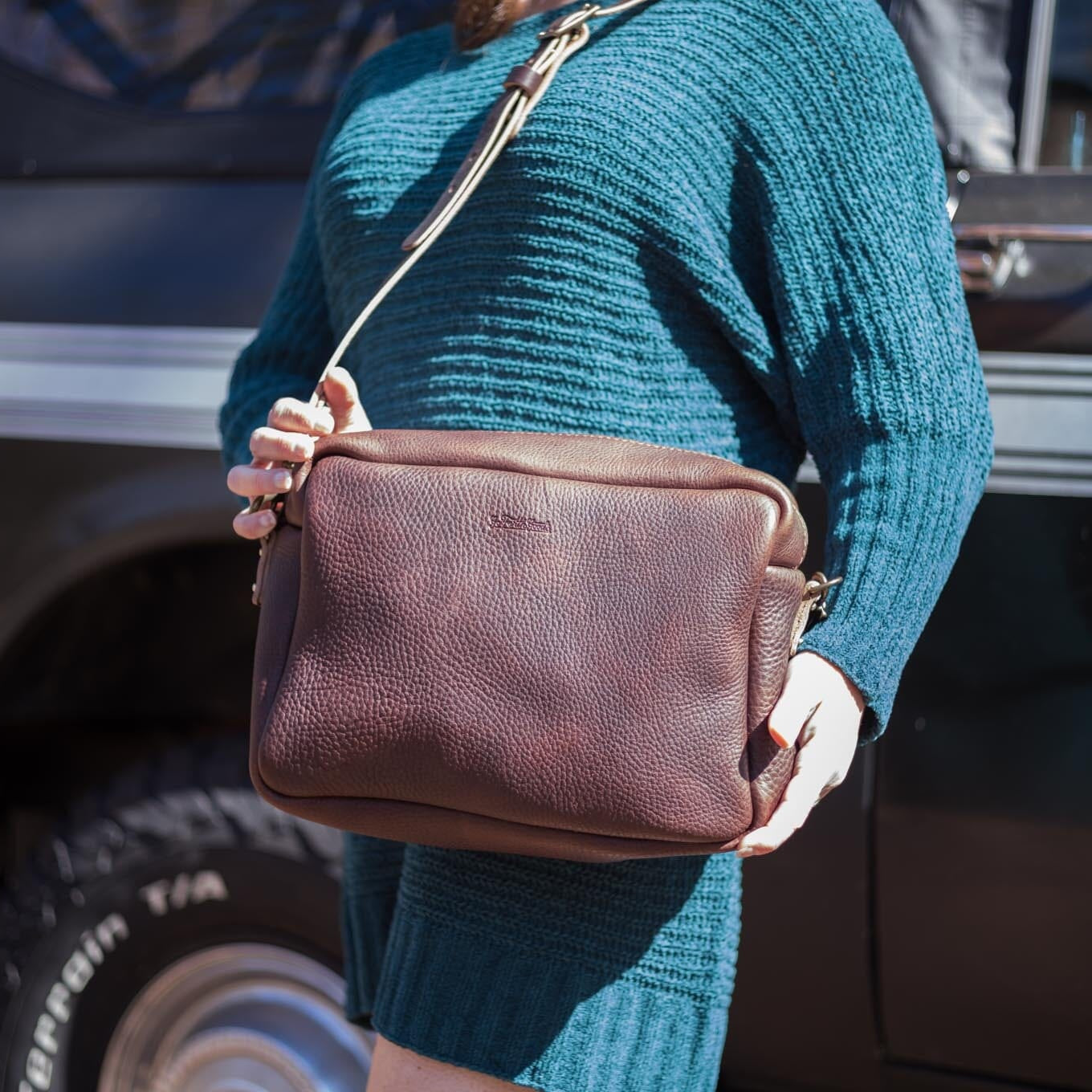 SARAH LEATHER CROSSBODY - LARGE - MOCHA – Go Forth Goods ®