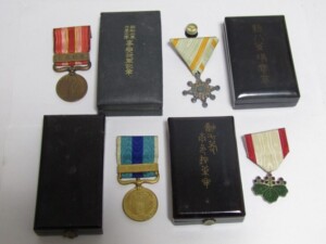 東京都世田谷区代田にて、旧日本軍の瑞宝章 勲章 徽章 記念章 従軍記章