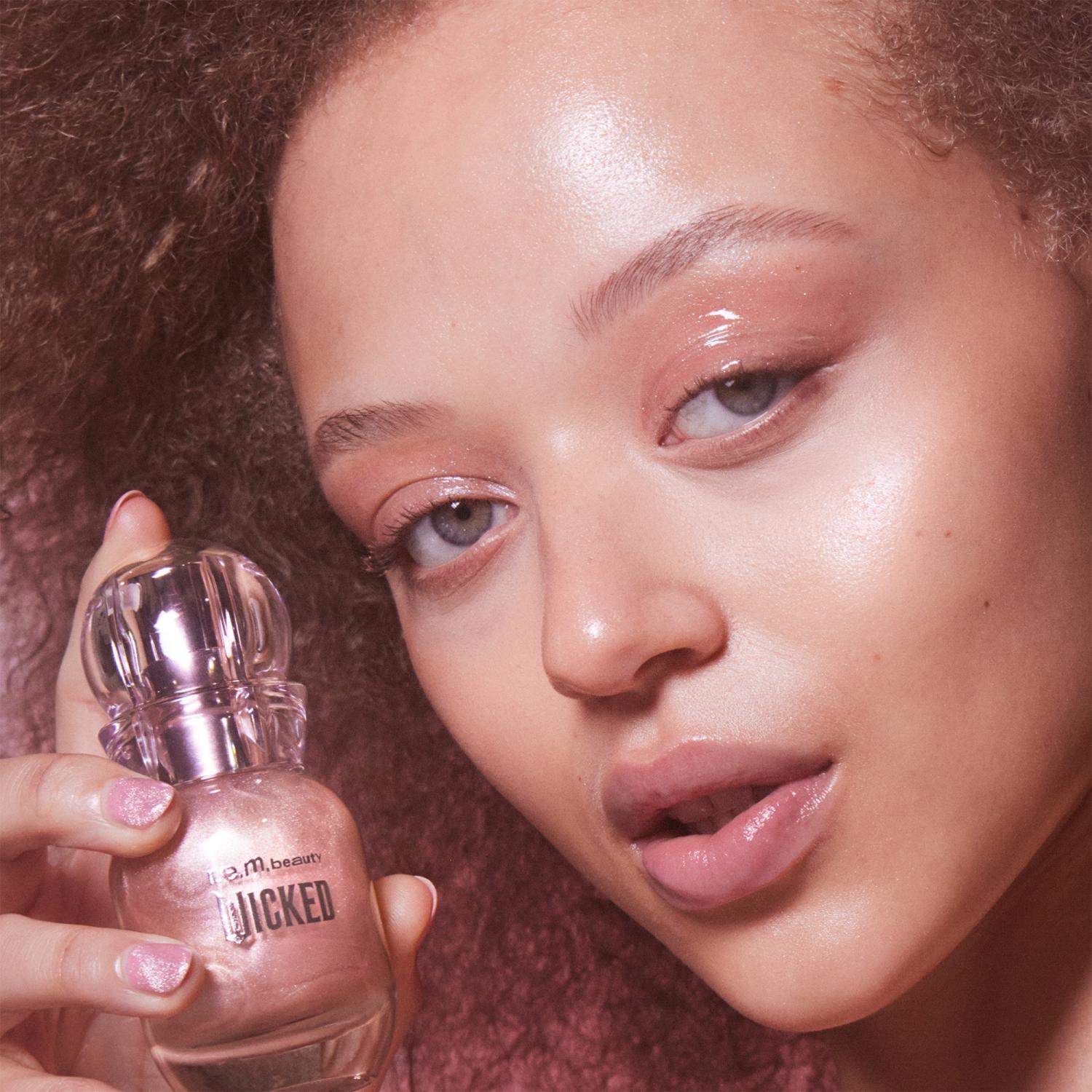 Discover r.e.m. beauty r.e.m. beauty x Wicked Galinda Glow Drops