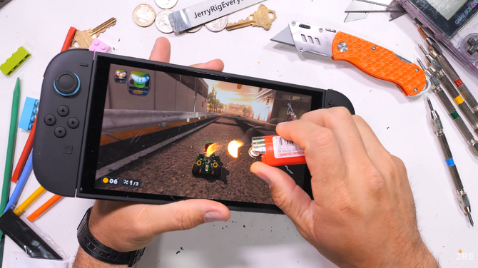 スイッチ2」をナイフで傷つけライターで火炙りに…。電子機器分解・修理