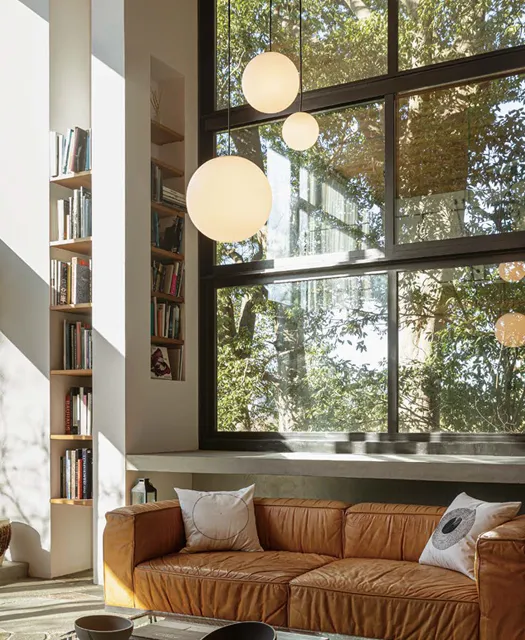 吹抜け空間のコーディネート実例集｜画像で学ぶ照明の配置と選び方