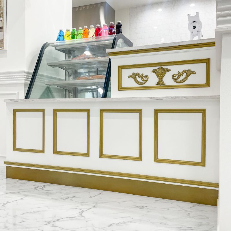 カフェ向け冷蔵ショーケースレジカウンターW1800ホワイト＆ゴールド