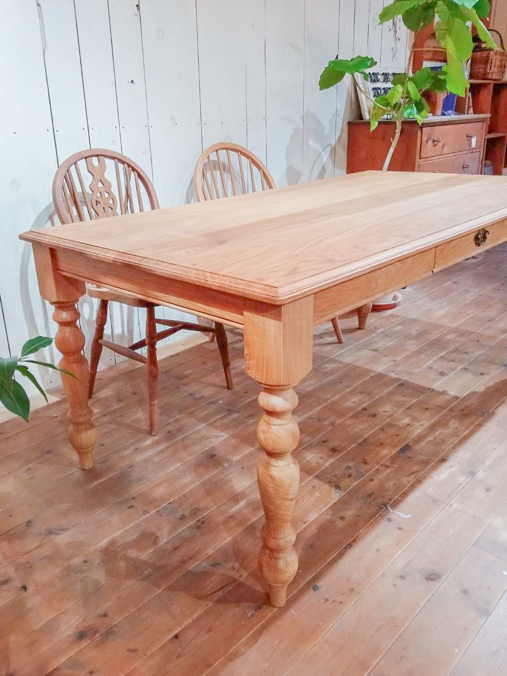 ホワイトオークダイニングテーブルW1800ろくろ足「カントリースタイル