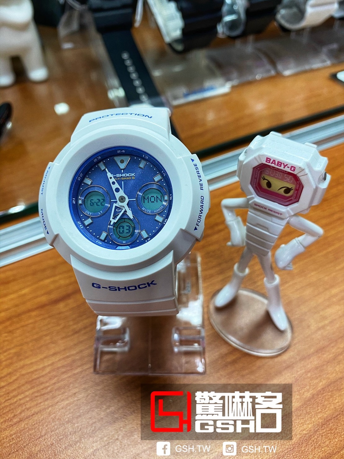 G-SHOCK 白藍配色涼爽風格太陽能電波錶AWG-M100SWB-7 - 驚嚇客