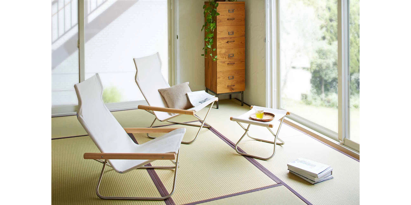 ニーチェアエックス オットマン・ナチュラル × ホワイト | D&DEPARTMENT