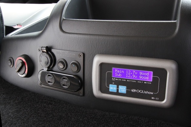 収納スペースを確保してバイク2台の積載を実現！8ナンバーキャンピング