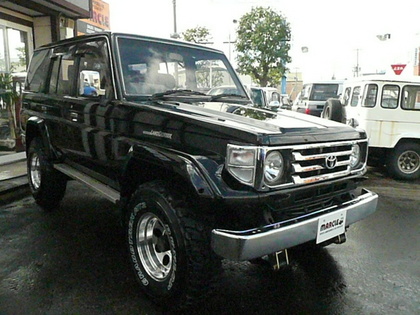 人気のランクル77最終型ZXリフトアップ入庫しました