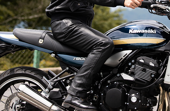 秋にオススメの革パンツはこちら | DEGNER