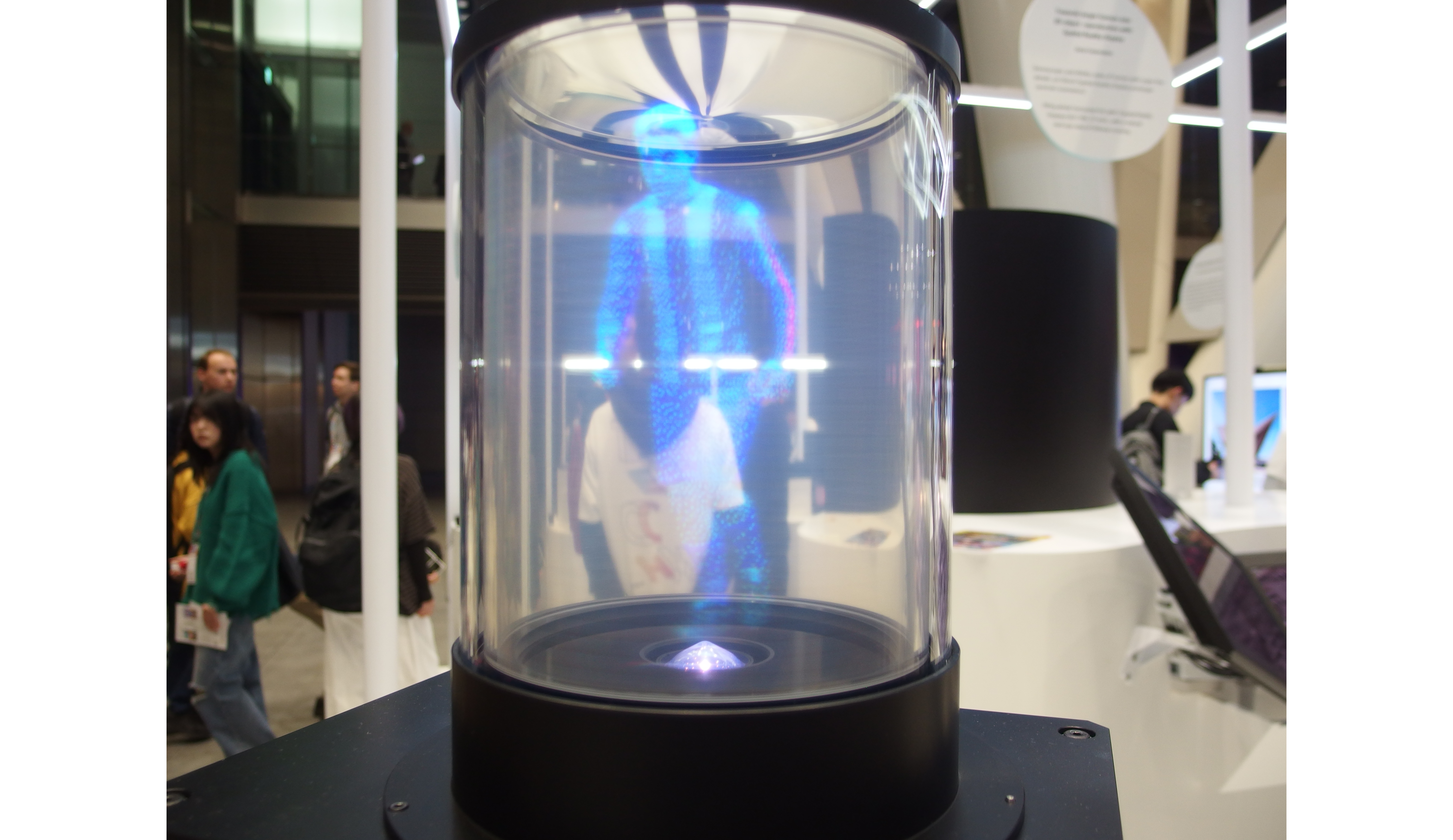 速報SIGGRAPH Asia】ソニー、360°透明ライトフィールドディスプレイを