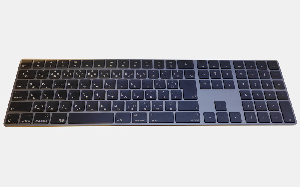黒に合う純正Mac用キーボード － Magic Keyboardテンキー付き