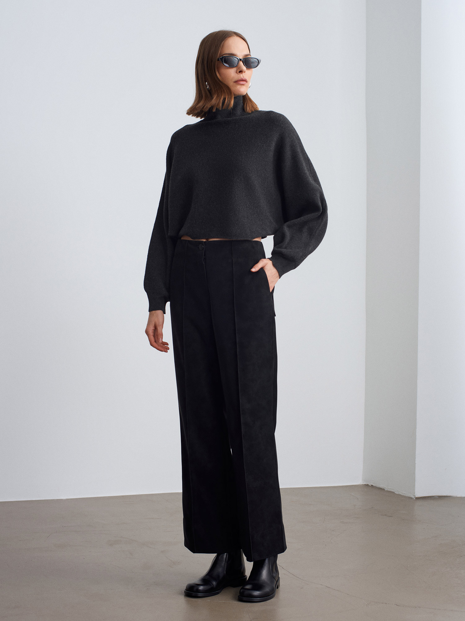 72252 Dikiş Detaylı Süet Görünümlü Pantolon-Siyah | PANTOLON | Dilvin