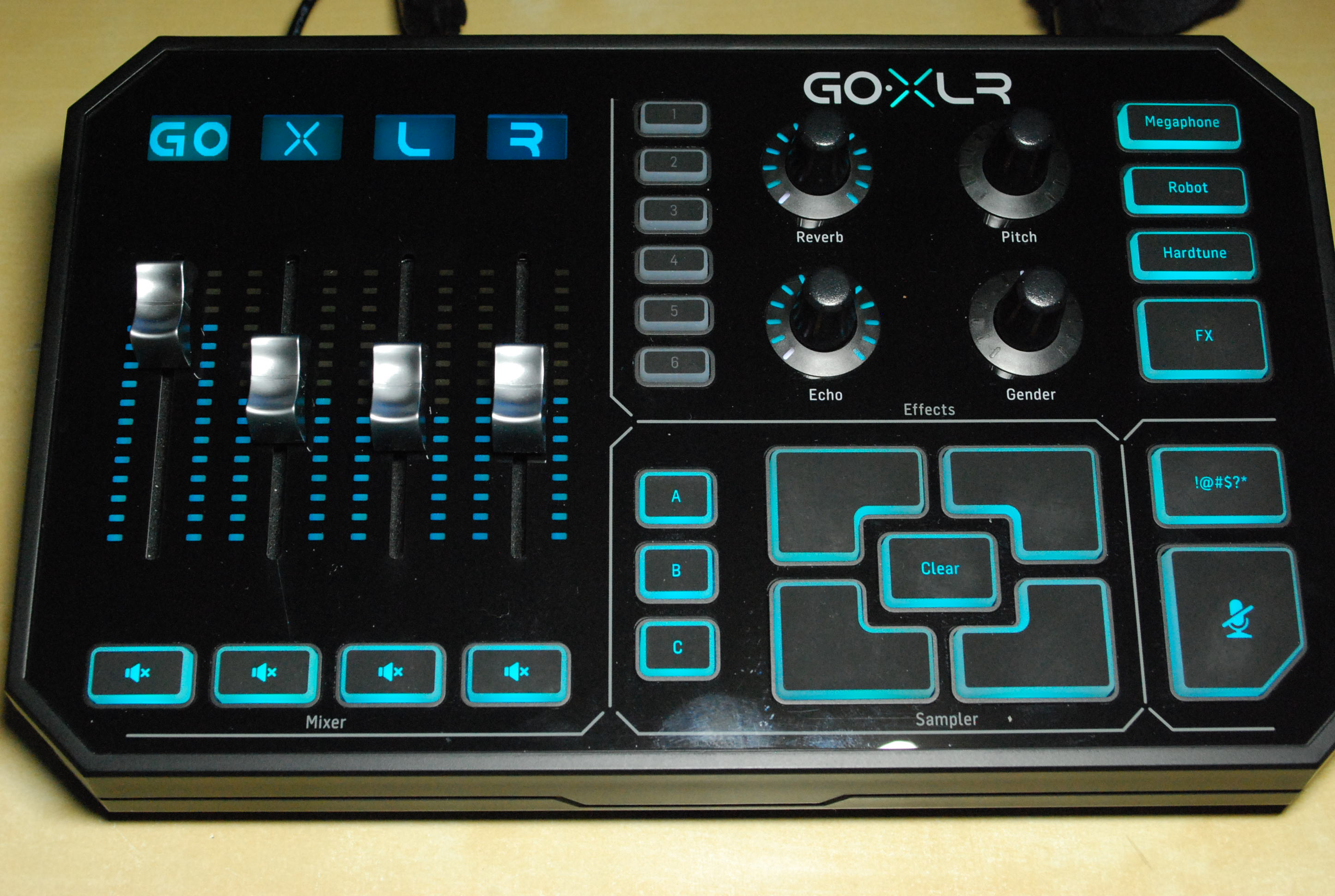 YouTuberに最適！声を変幻自在に変えられる夢のスーパーボイス