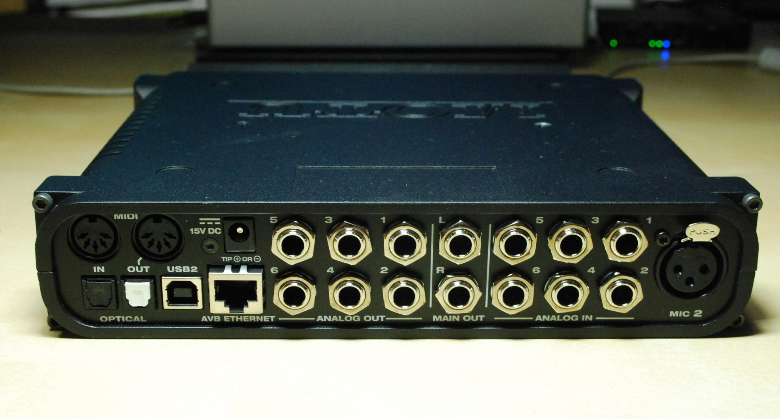 ワンランク上のオーディオインターフェイスMOTU UltraLite AVBで、家で