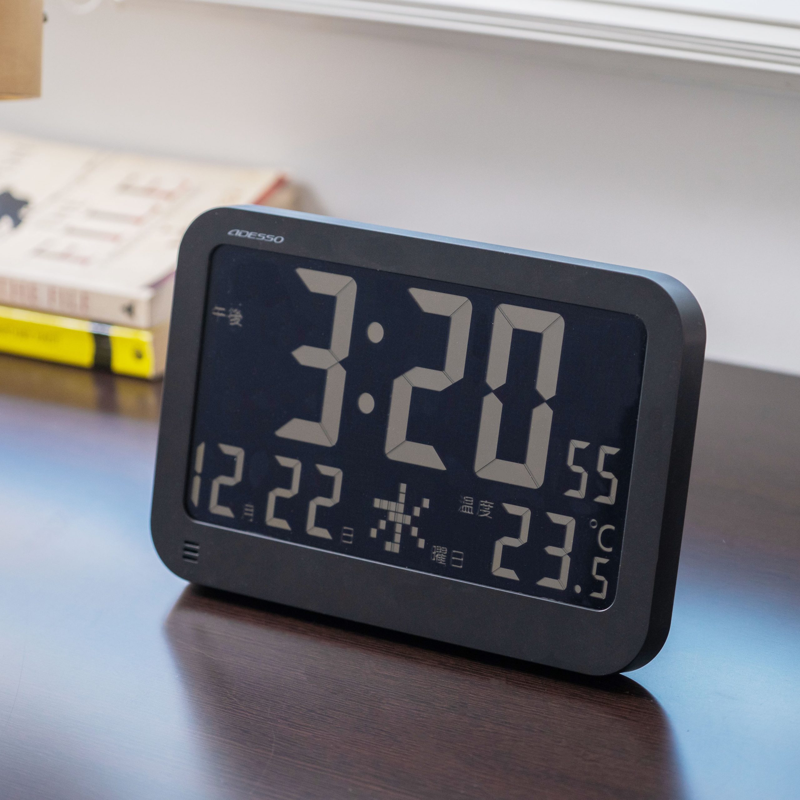 ブラックディスプレイ電波クロックADESSO