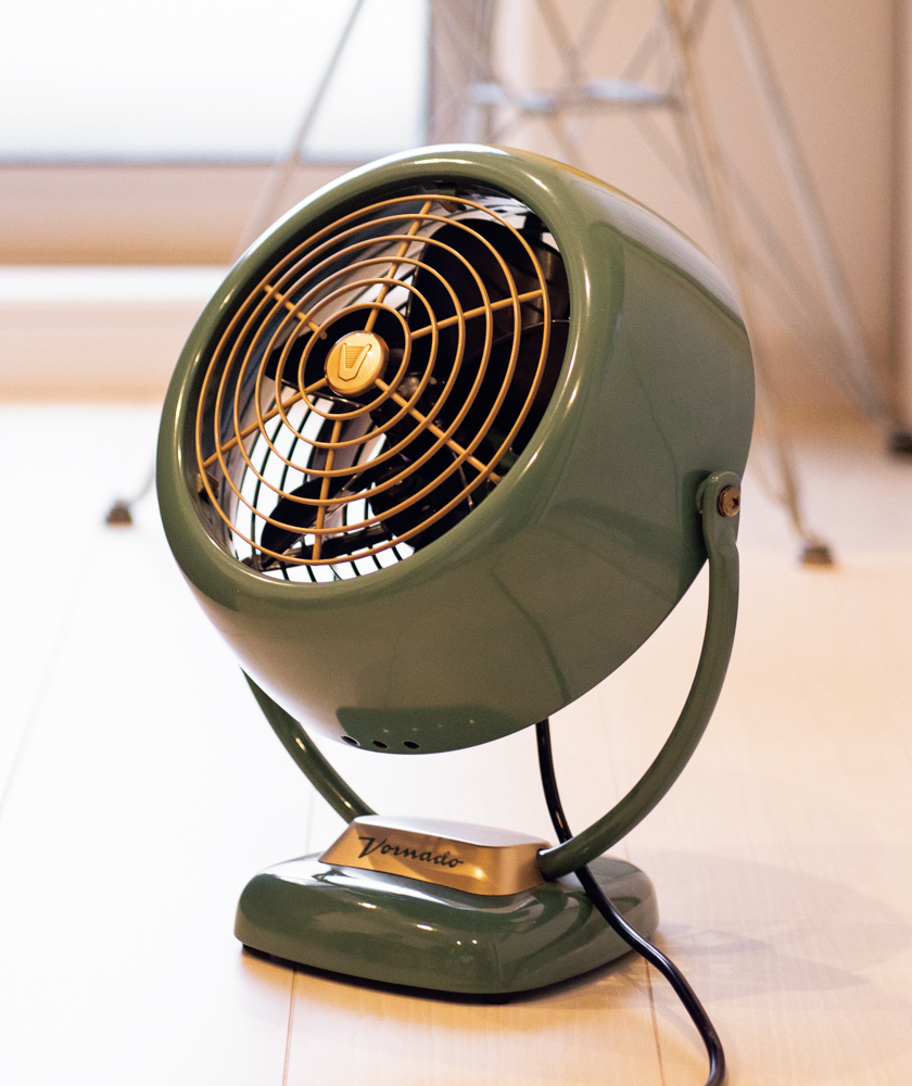 アンティークグリーンがインテリア映え抜群。ボルネードの