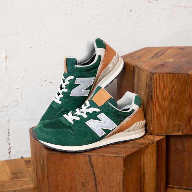 ツウ好みの“緑”】ニューバランス996“青漆”グリーンで気持ちも足取りも