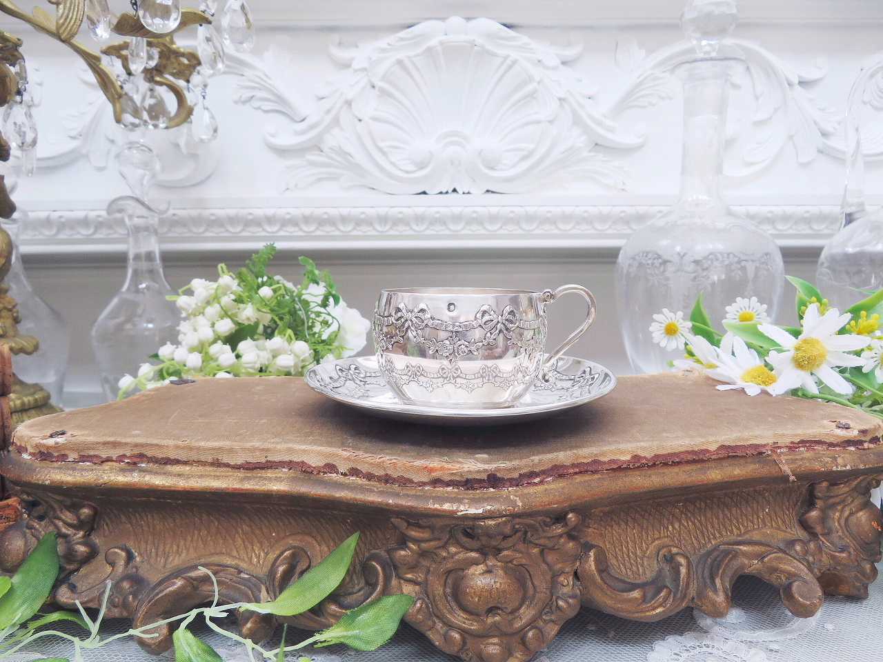 純銀 リボンと薔薇ガーランド装飾カップ＆ソーサー - 薔薇と天使の