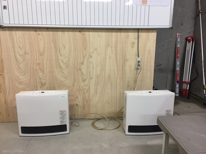 ガスファンヒーター(LPガス供給スタンド『モバエネ君』付)／配管工事不要