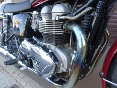 TRIUMPH ボンネビルT100 大和ステンレストライアンフタイプマフラー