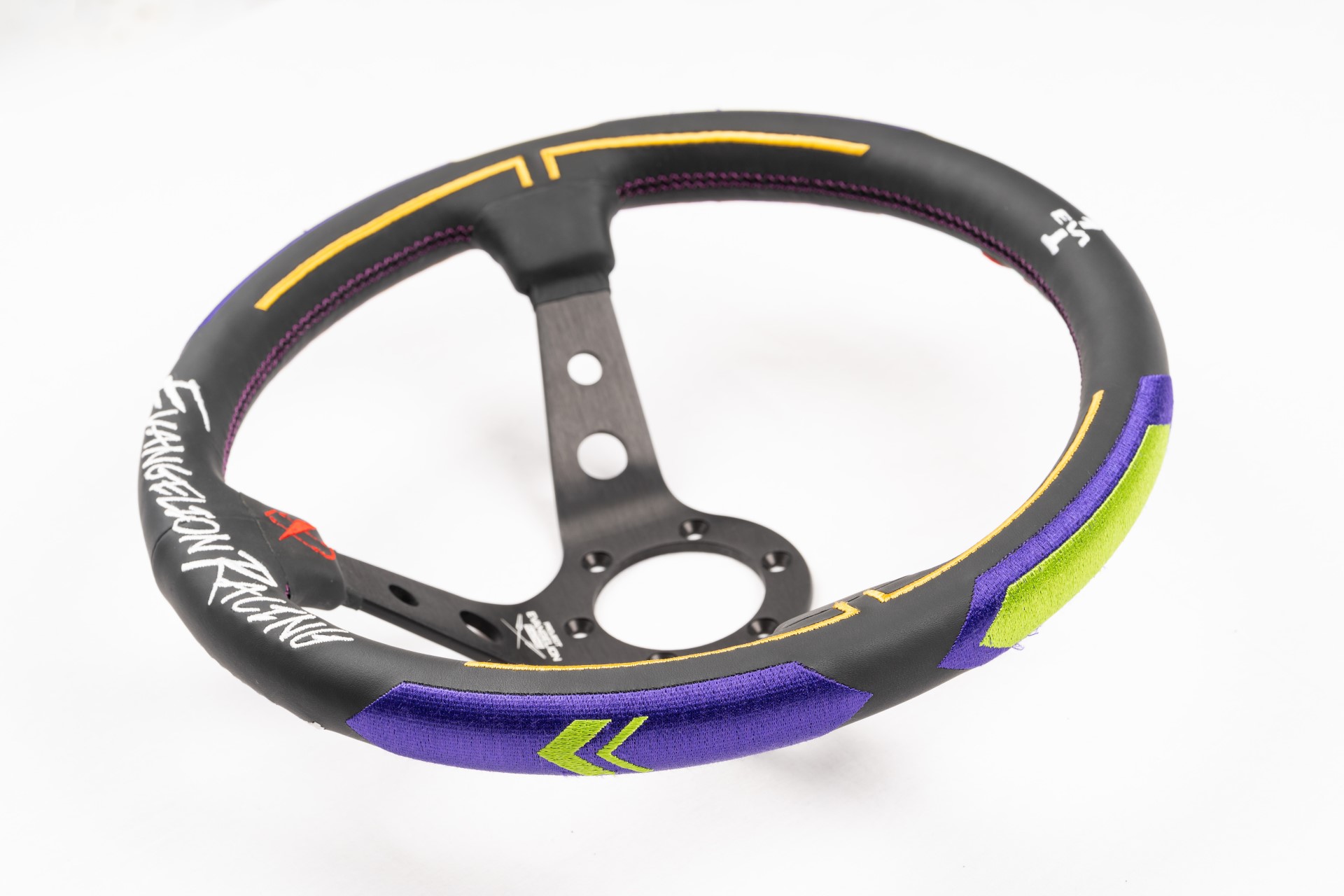 エヴァンゲリオンレーシング」の高性能ステアリング「EVANGELION