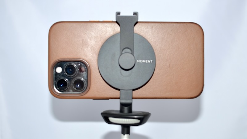 MomentのMagSafe対応 三脚マウント「Pro Tripod Mount with MagSafe