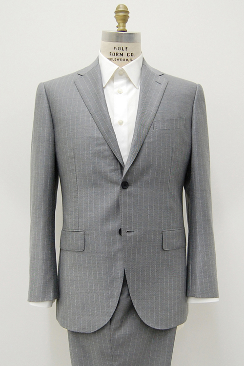 イッセイ ミヤケ(ISSEY MIYAKE)からトラディショナルなビジネススーツ