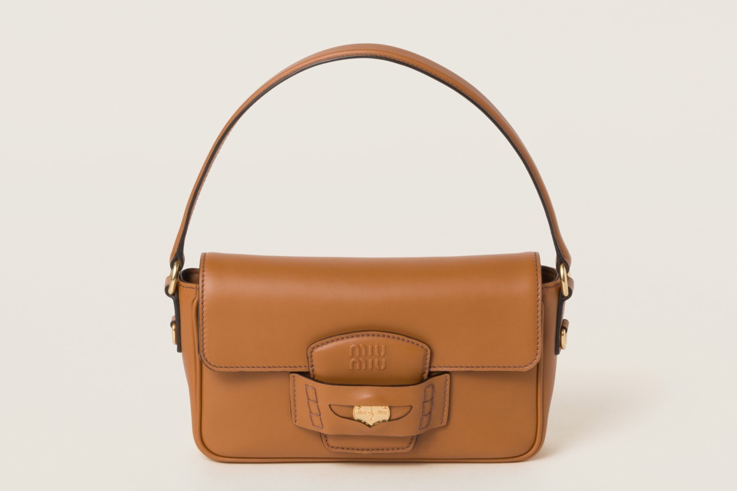 ミュウミュウ「ペニーバッグ」60年代の若者が履いたペニーローファー