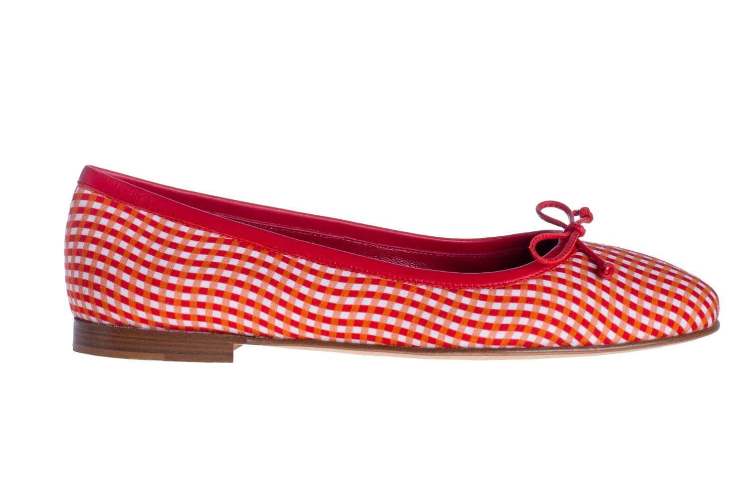 マノロ ブラニク25年春、“ギンガムチェックが揺れる”バレエシューズ