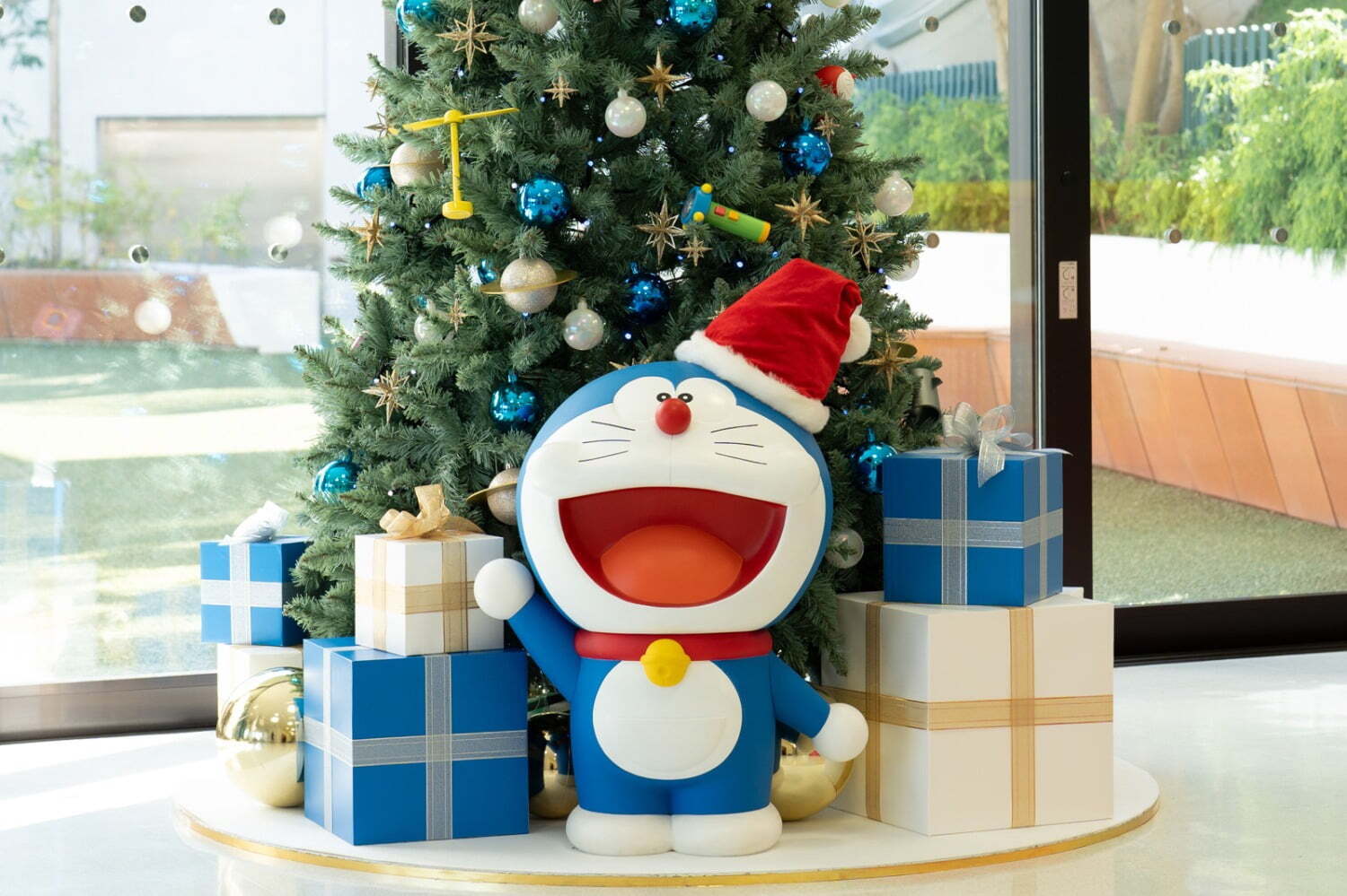 藤子・F・不二雄ミュージアムのクリスマス、“どこでもドア＆スモール