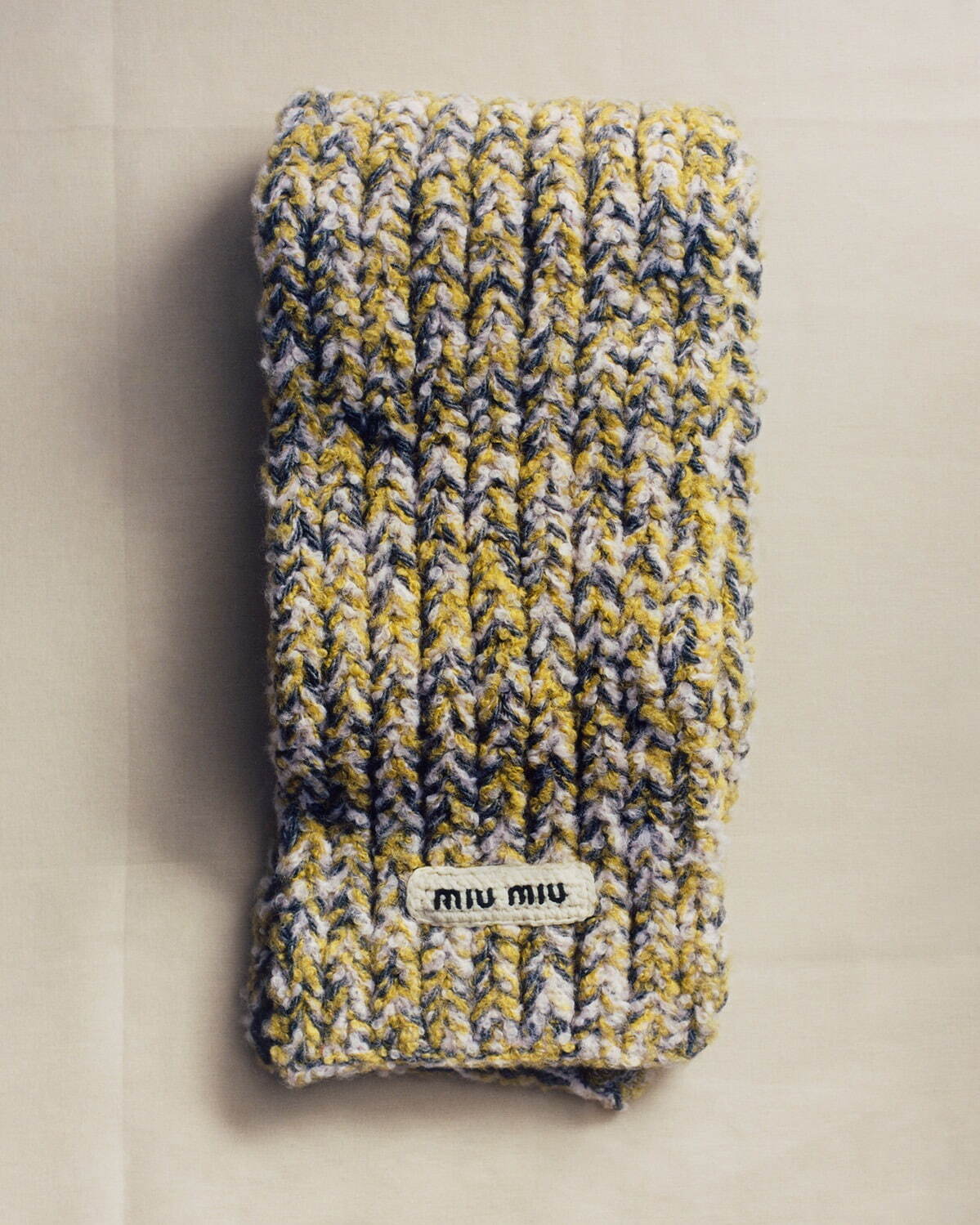 ミュウミュウ“ヴィンテージをリメイク”花柄刺繍のレザージャケット