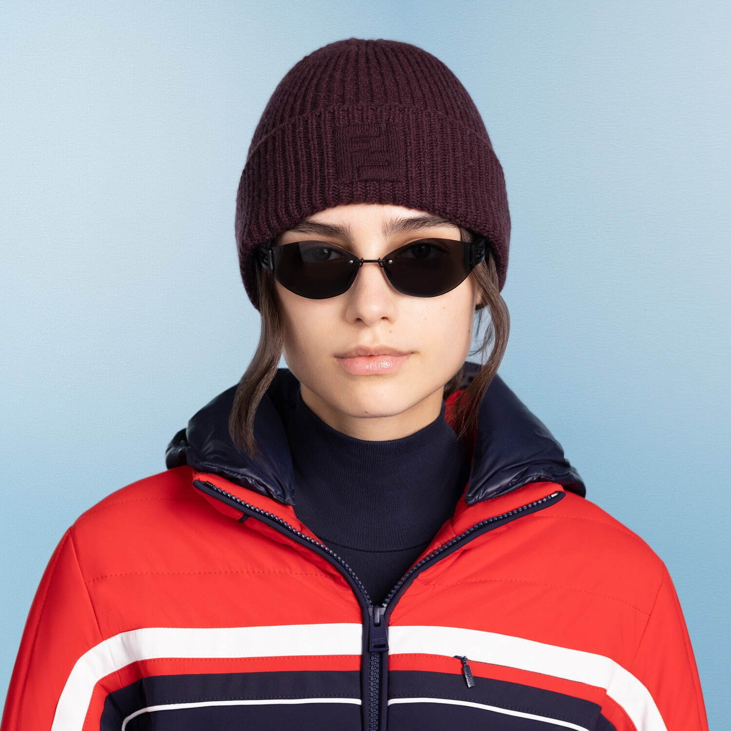 フェンディのあったか冬小物、ピンク＆ホワイトのもこもこ「FF」ロゴ