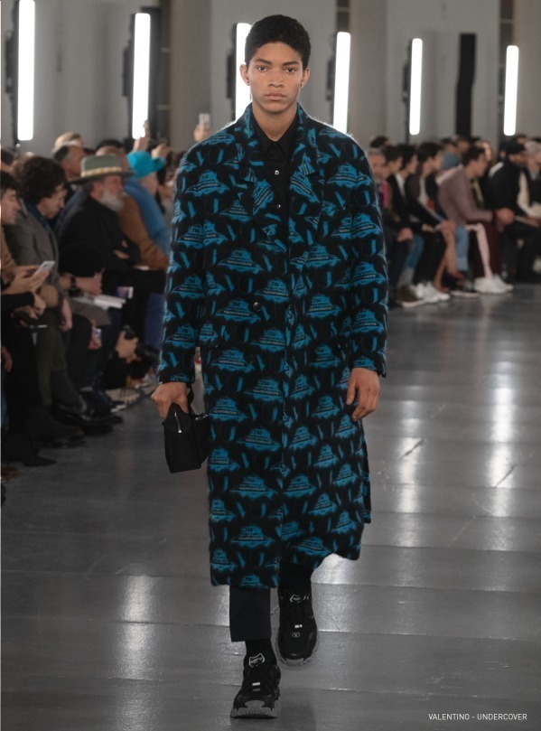 ヴァレンティノ×アンダーカバー、高橋盾による“過去と未来”がテーマの