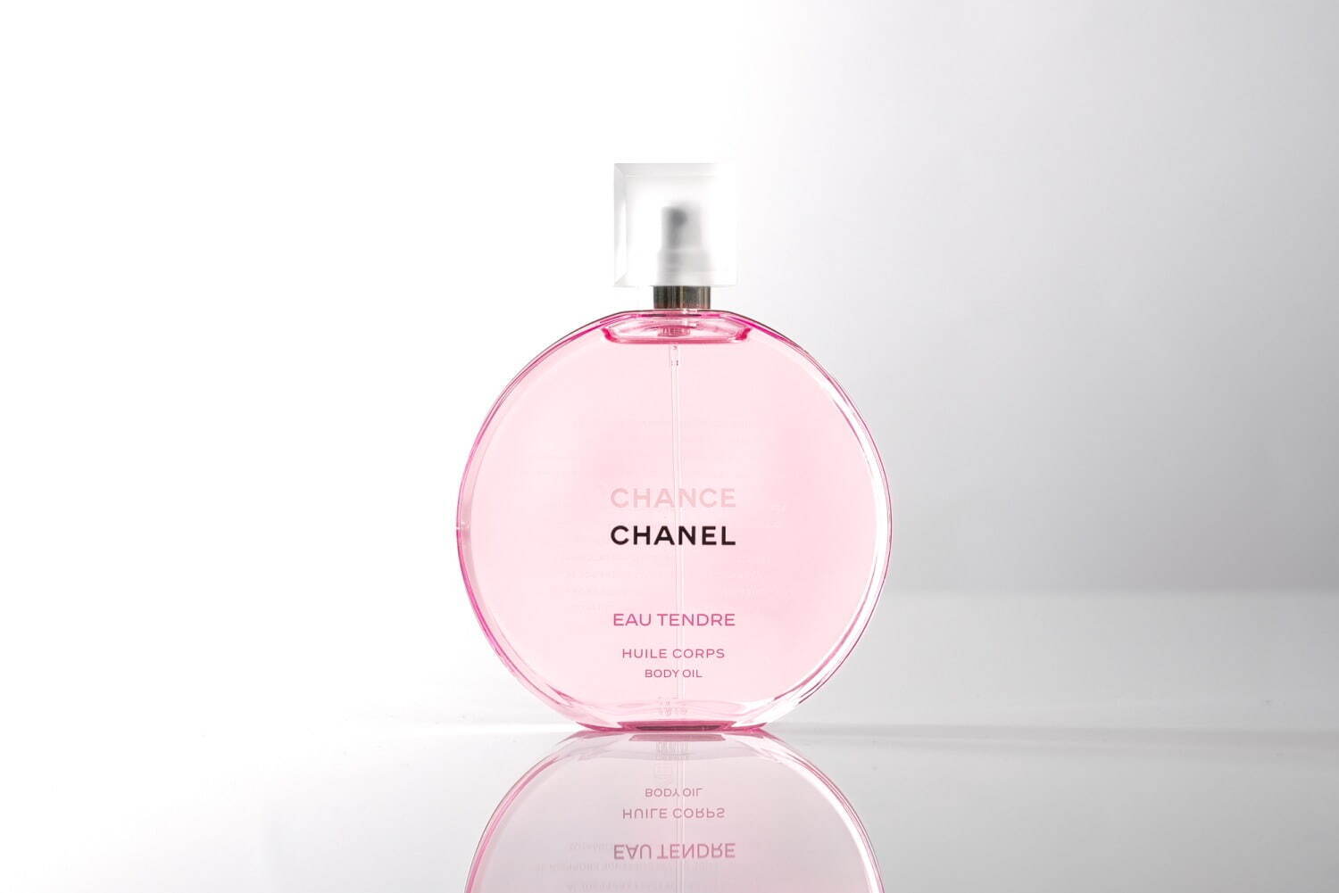 シャネル25年春コスメ、ピンクの「チャンス オー タンドゥル」にボディ