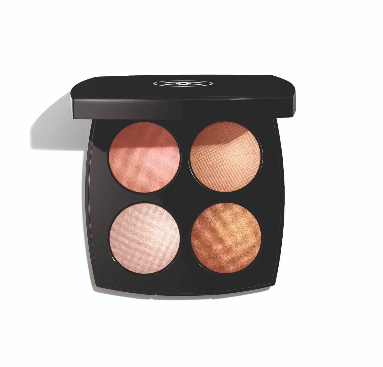 シャネル2025年春コスメ「パステルカラー」のアイシャドウ＆サテン質感