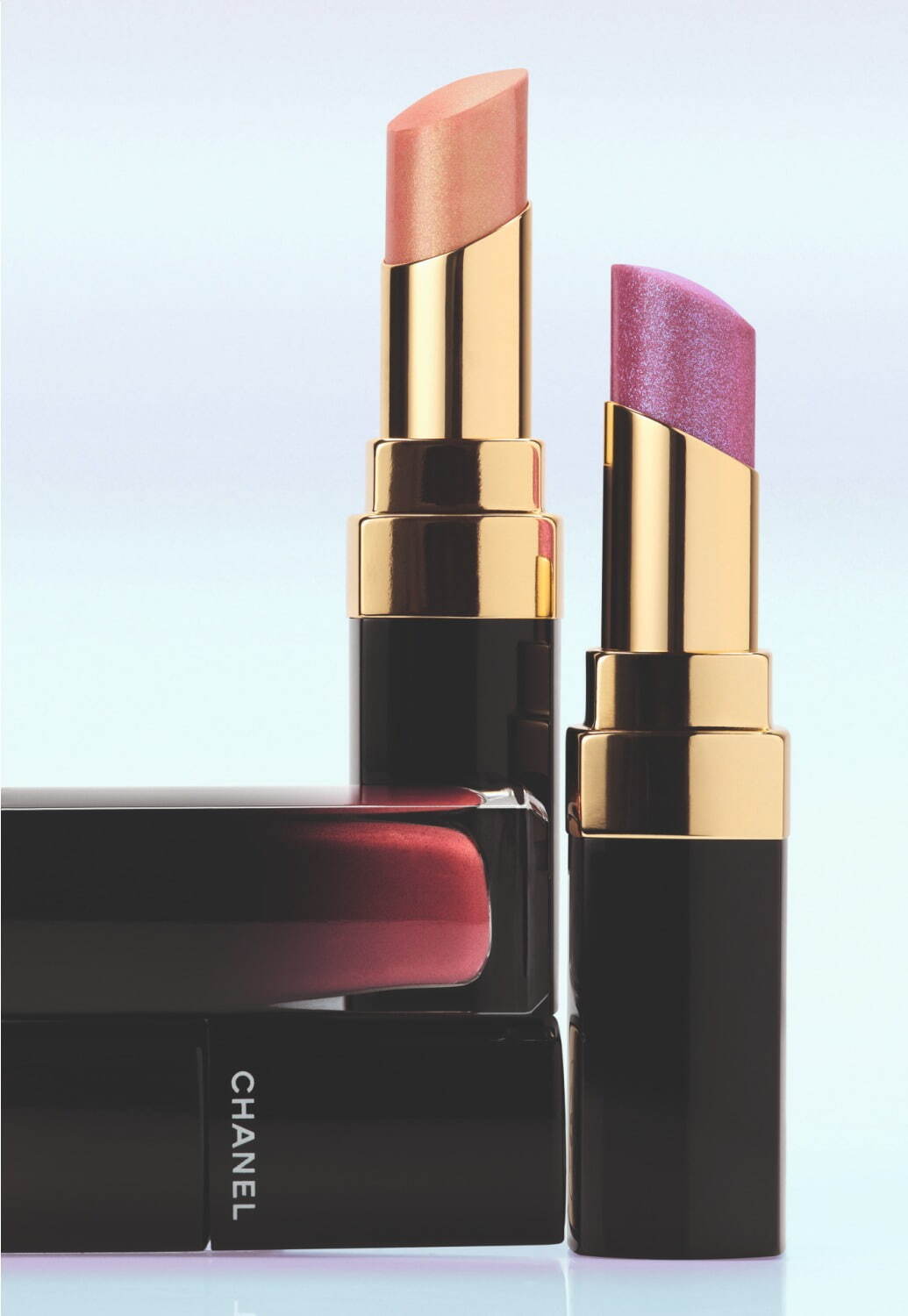 シャネル2025年春コスメ「カメリア」モチーフの4色アイシャドウ