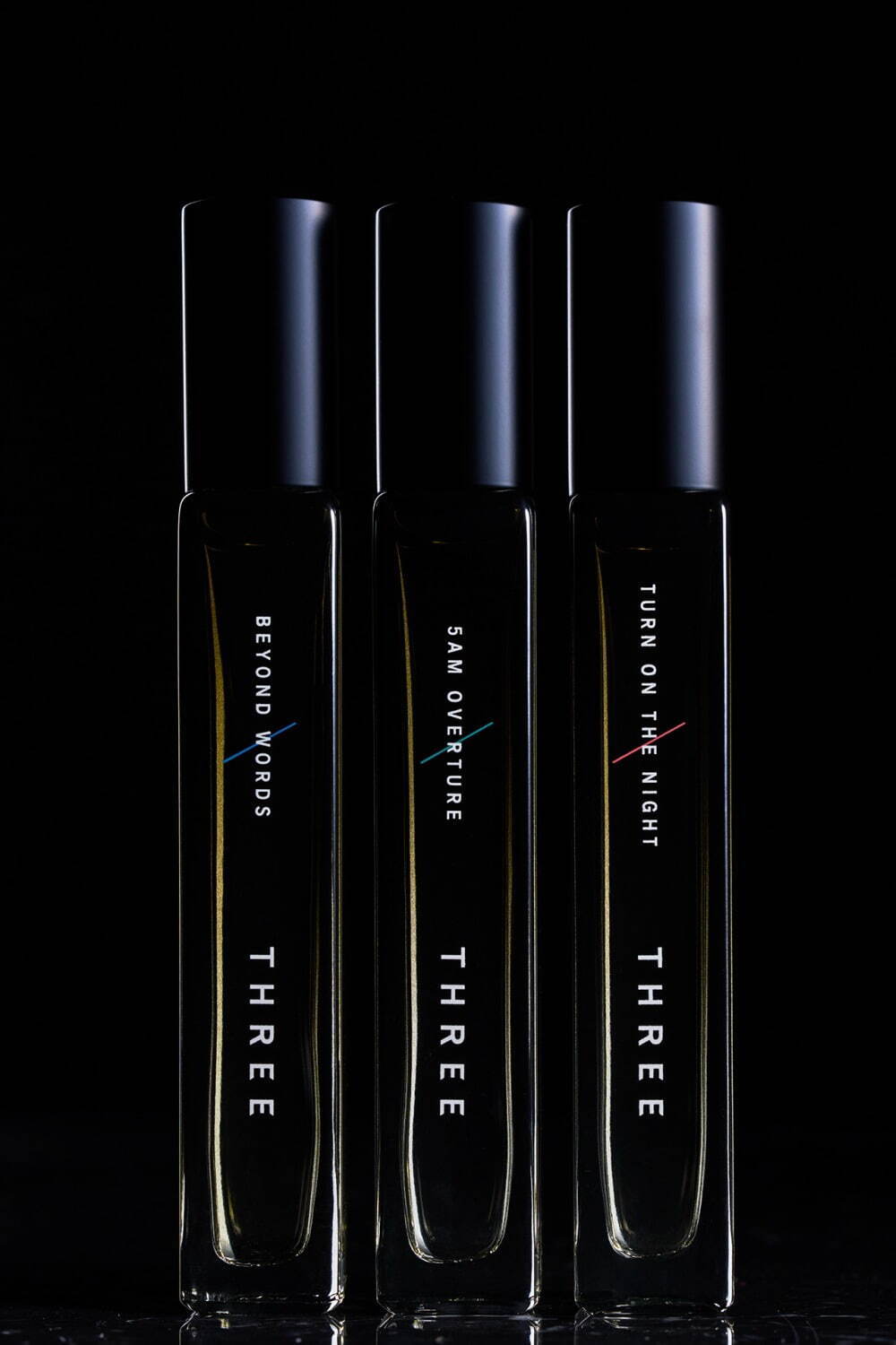 THREEの香水「エッセンシャルセンツ」25年春限定品、“残夜やマジック