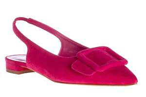 マノロ ブラニク“大胆スクエアバックル”のフラットシューズ、鮮やか