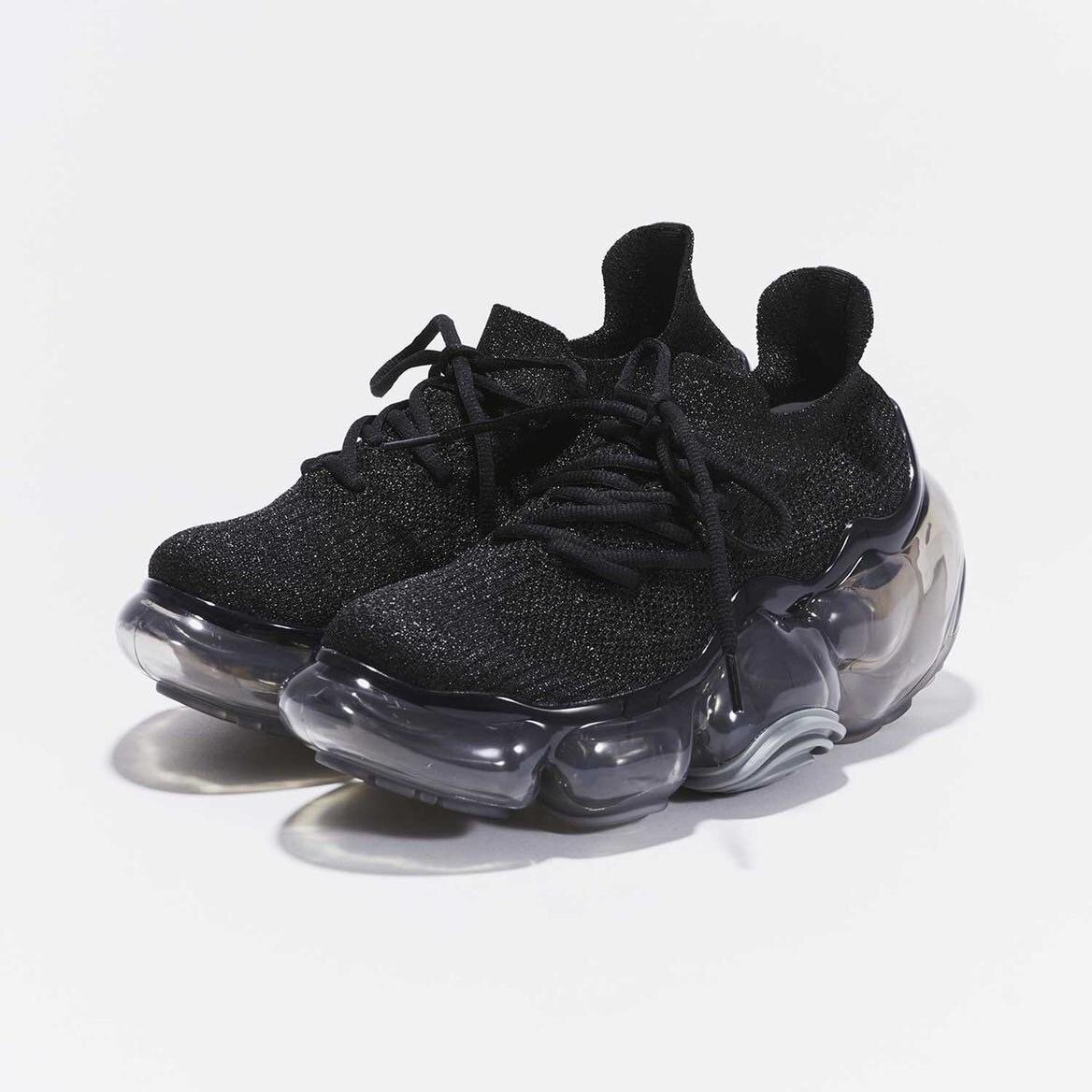 グラウンズ“ぷっくりソール”の厚底スニーカー「ムーピー」ラメ糸