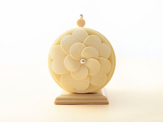 ベージュ アラン・デュカス 東京のクリスマスケーキ、シャネルの