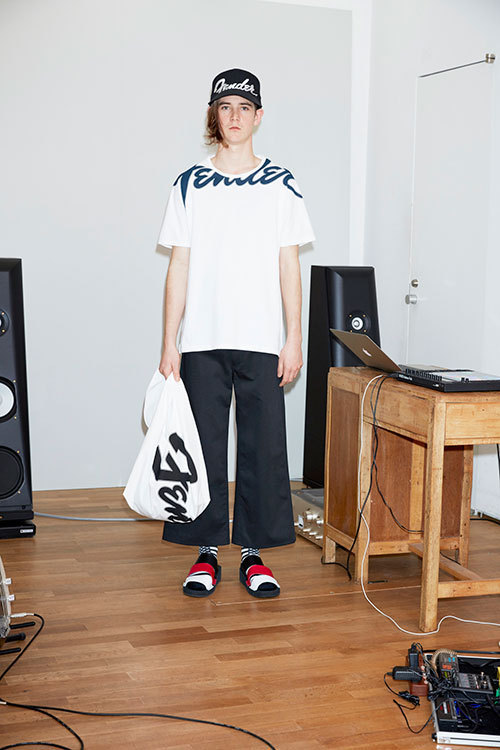 ラッド ミュージシャン×ギターメーカー「フェンダー」 - ビッグロゴ入T