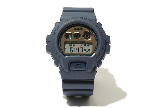エクストララージ×G-SHOCK、ネイビーにゴールドが映えるシックな時計