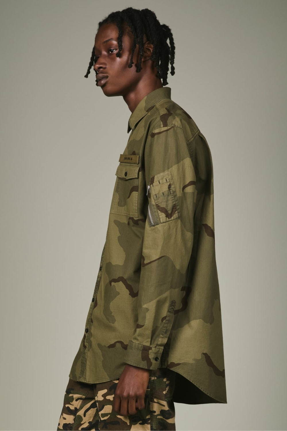 ZARA“ミリタリーウェア”にインスパイアされた新作、デニムジャンプ