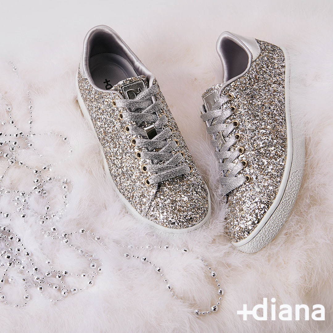 プラス ダイアナ“すっきりシルエット”のレザースニーカー＆クリスマス