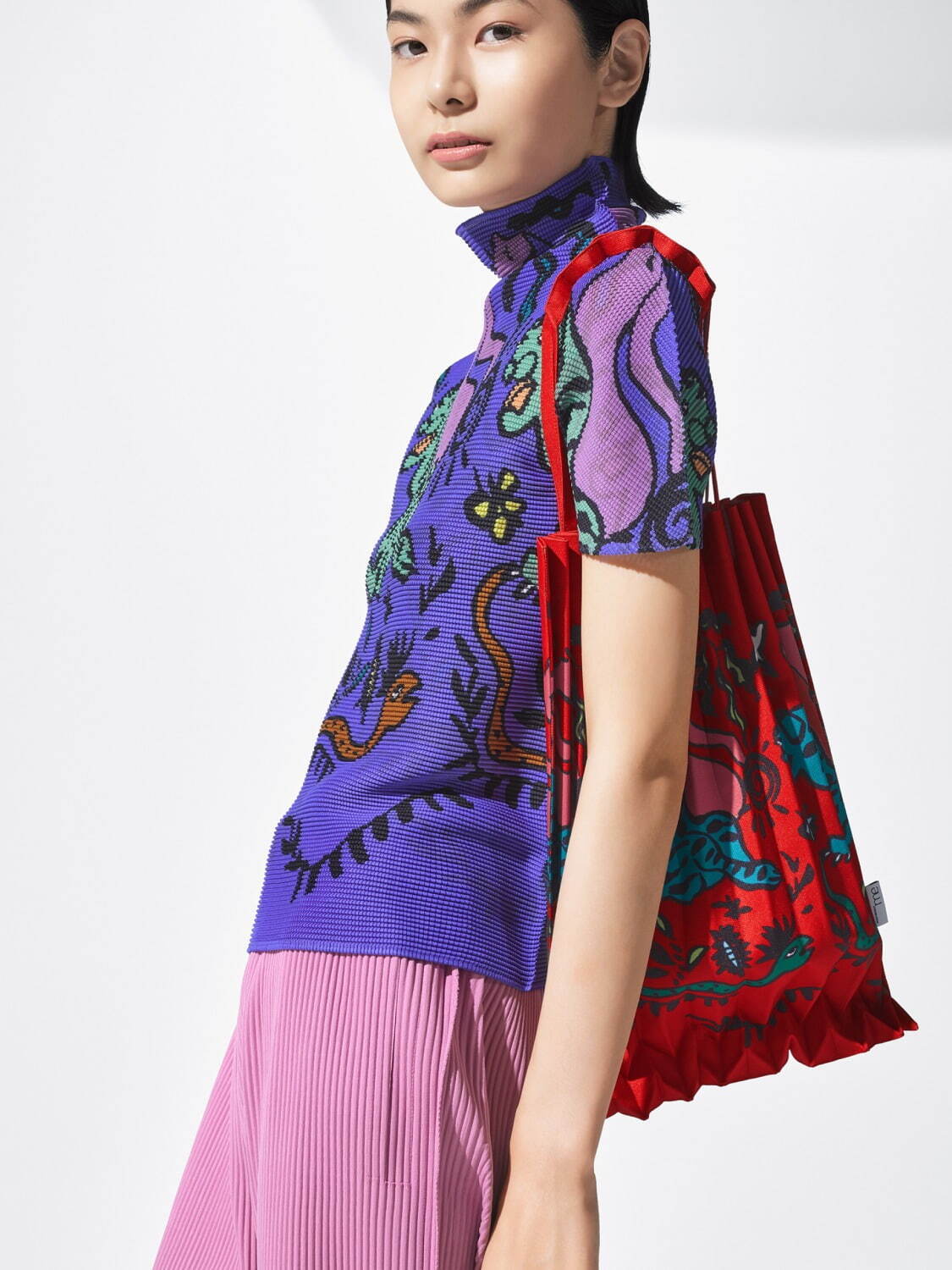 ミー イッセイ ミヤケ新作、“輪廻”モチーフの柄トップスや「トランク