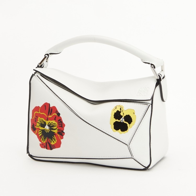 ロエベの人気バッグ「パズル」“手編みトップハンドル”の新モデル