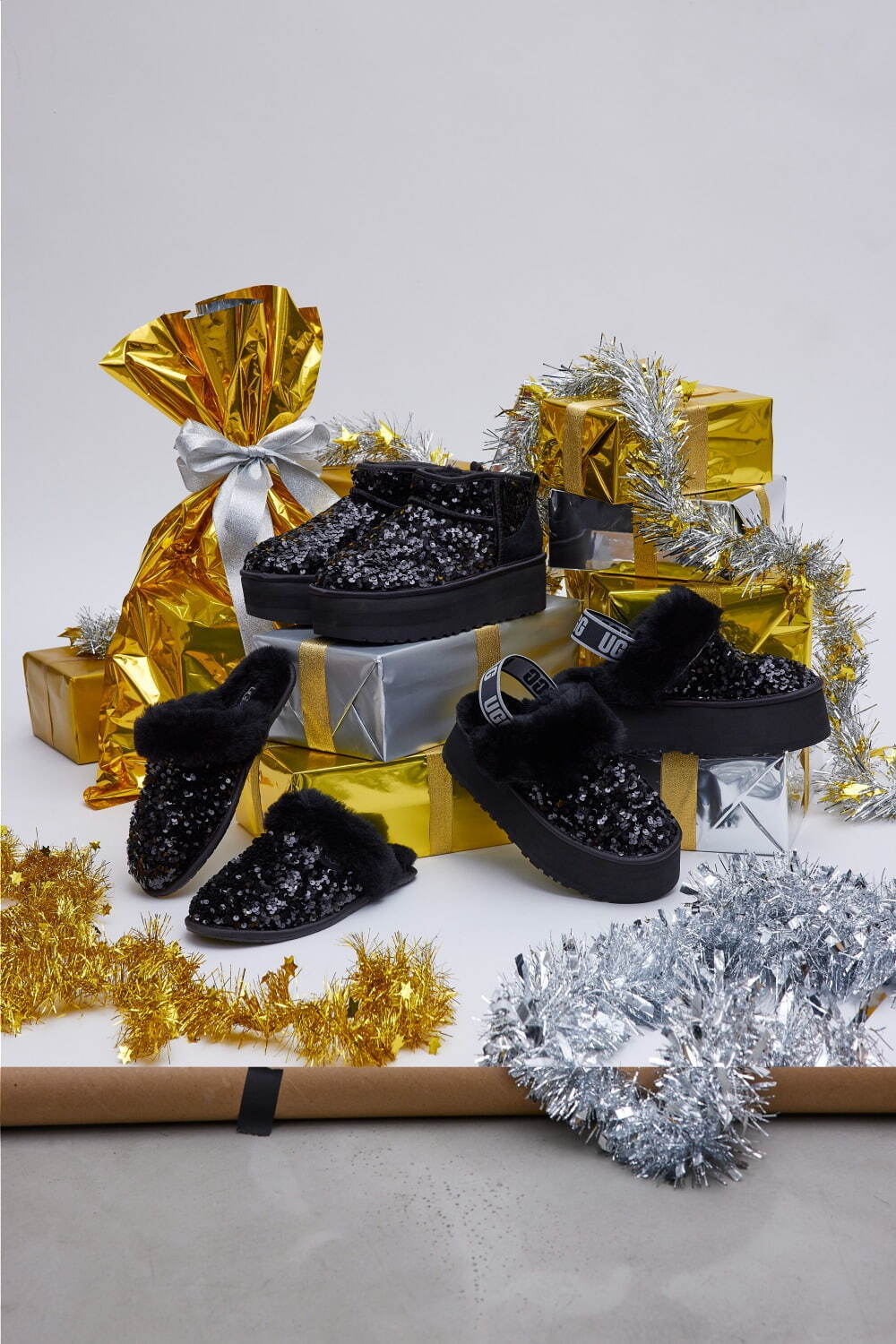 UGGの22年クリスマスシューズ、スパンコール煌めく”厚底”ブーツ