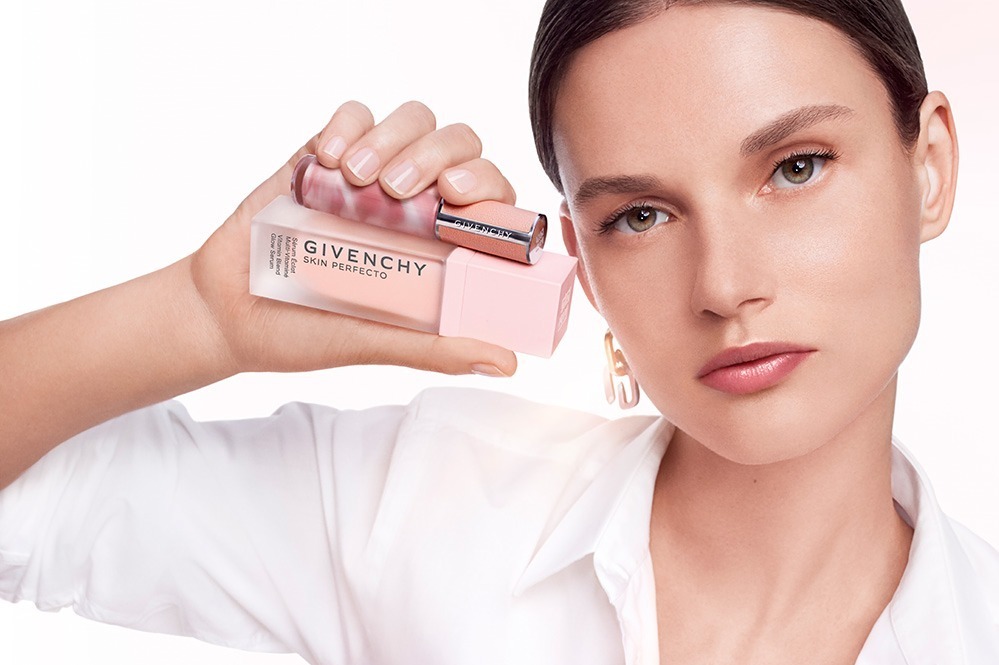 ジバンシイ“肌の底力”着目の新スキンケア「スキン パーフェクト」ツヤ