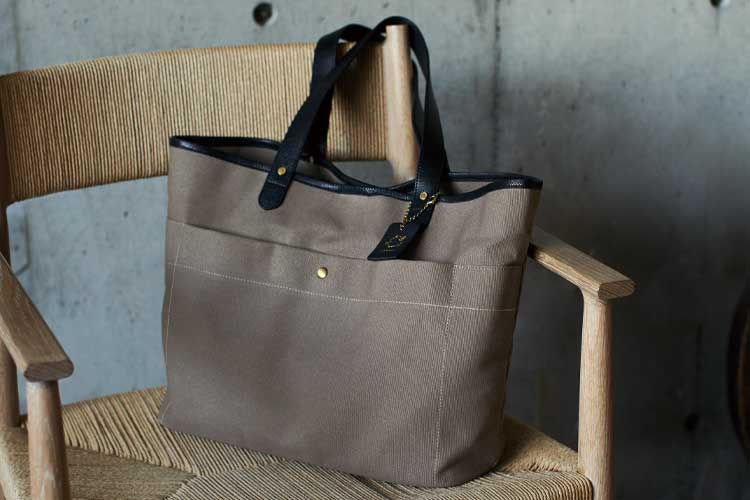 愛着と連れ添う。なじみゆく風合いの倉敷帆布×本革トートバッグ