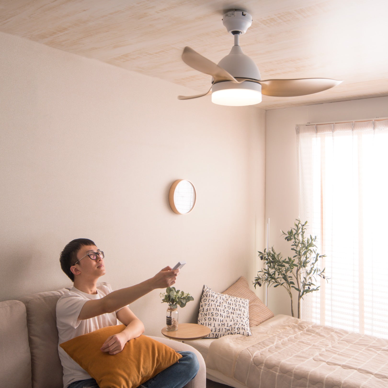 あす着] シーリングファンライト 傾斜天井対応 リモコン付き DC