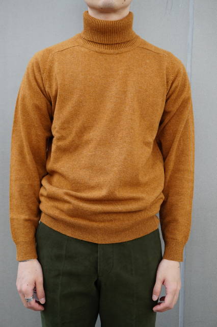 ALAN PAINE』 (アラン ペイン) 12G ジーロン・ウール タートルネック